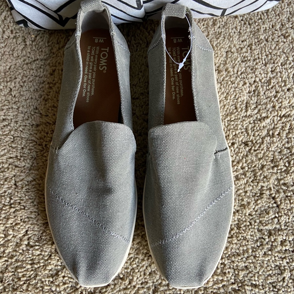 🖤NWOT TOMS slip-ons🖤